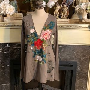 Johnny Was gorgeous embroidered long sleeve tee tunic